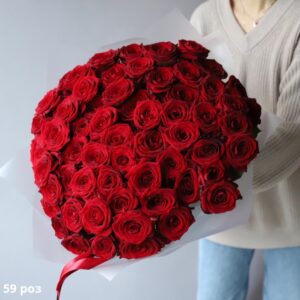 Букет із 59 червоних троянд