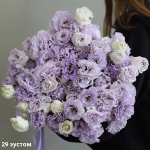 Букет із 29 бузкових еустом