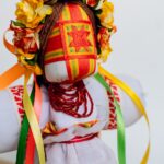 Лялька мотанка традиційний український оберіг ручної роботи помаранчеві тона