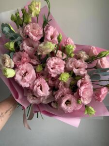 Букет рожевих еустом