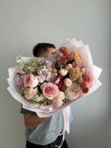 Королівська композиція квітів