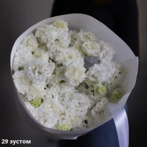 Букет з 29 білих еустом