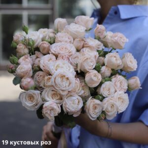 Букет розкішних троянд