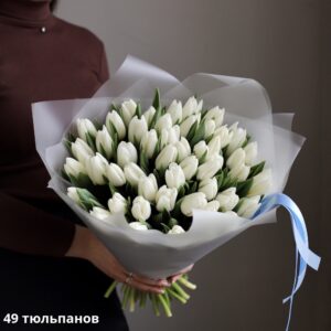 Розкішний букет 49 білих тюльпанів